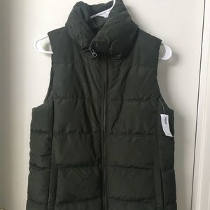 Women's brand new puffer olive green vest